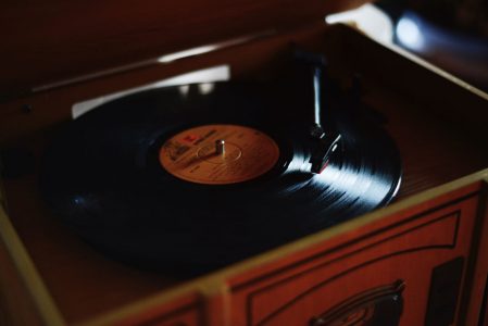 record-player-CSNV8FB